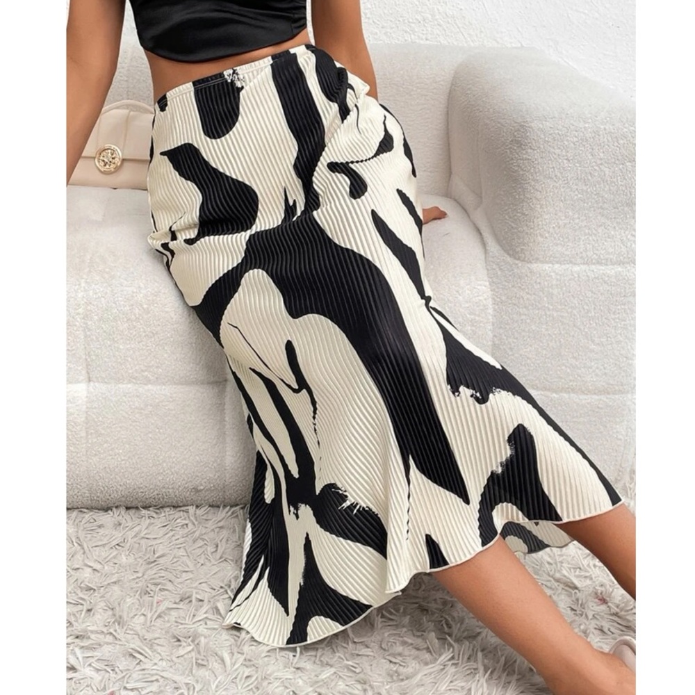 Black and white print plisse skirt - Picture 2 of 4